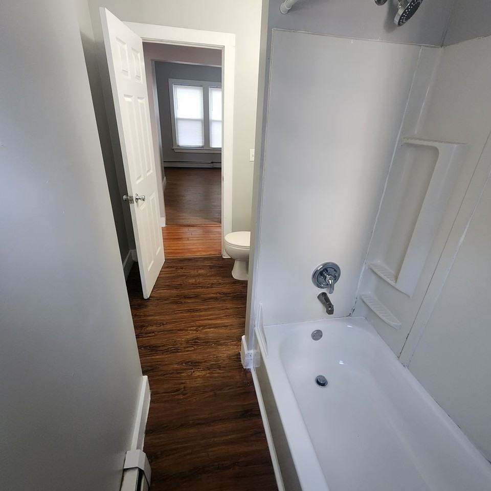 33 Zion St - Photo 5 of 12