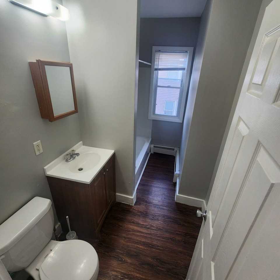 33 Zion St - Photo 6 of 12