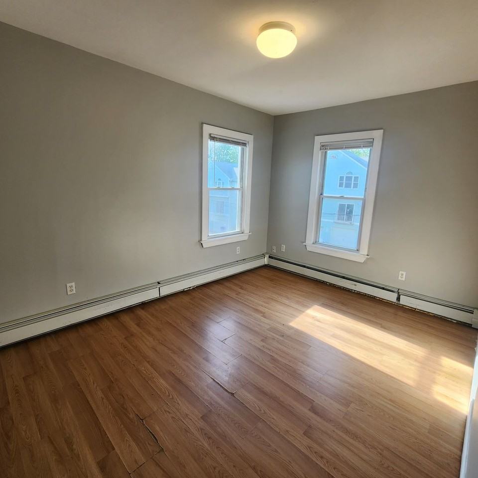 33 Zion St - Photo 7 of 12