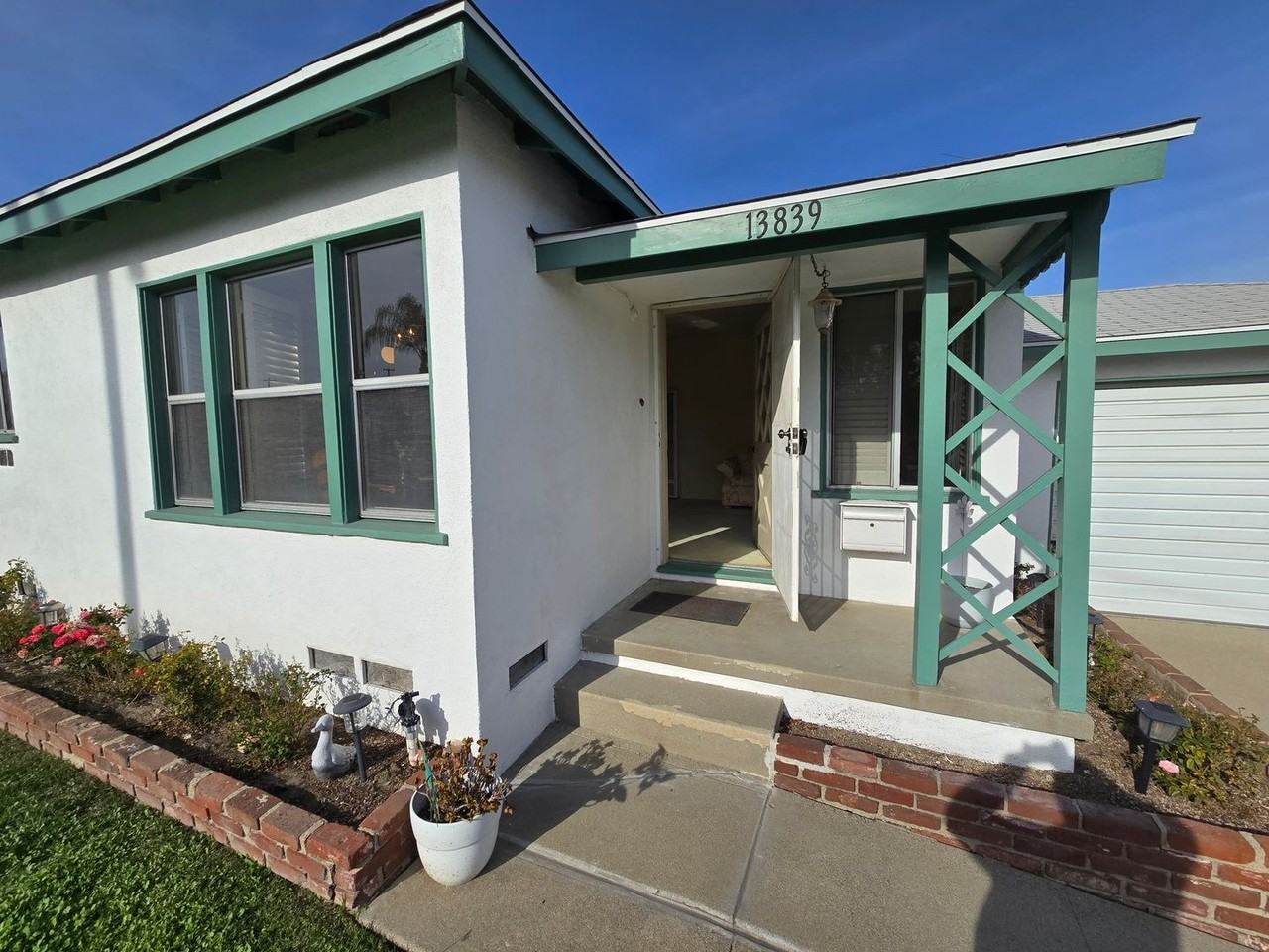 13839 Cornishcrest Rd - Photo 2 of 30