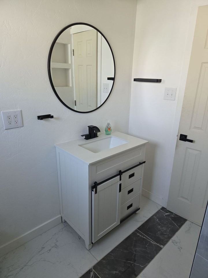 437 Locust St - Photo 2 of 20
