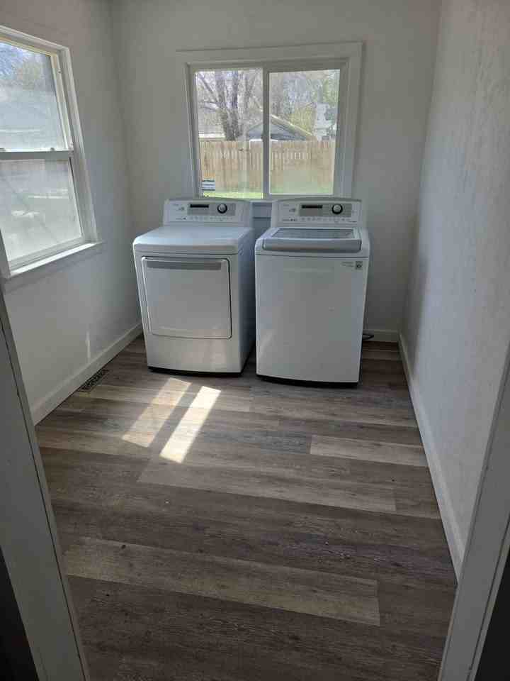437 Locust St - Photo 5 of 20