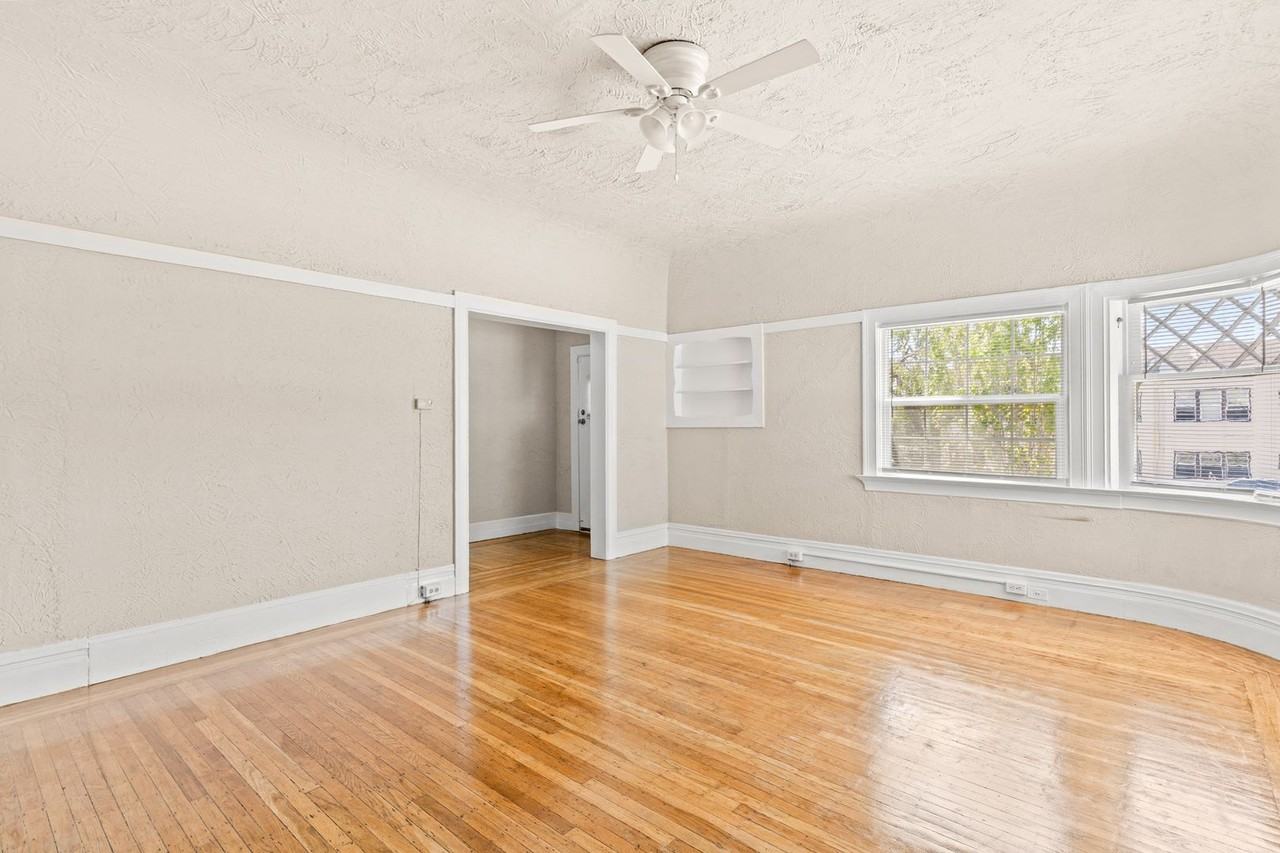 514 W Macarthur Blvd - Photo 6 of 17