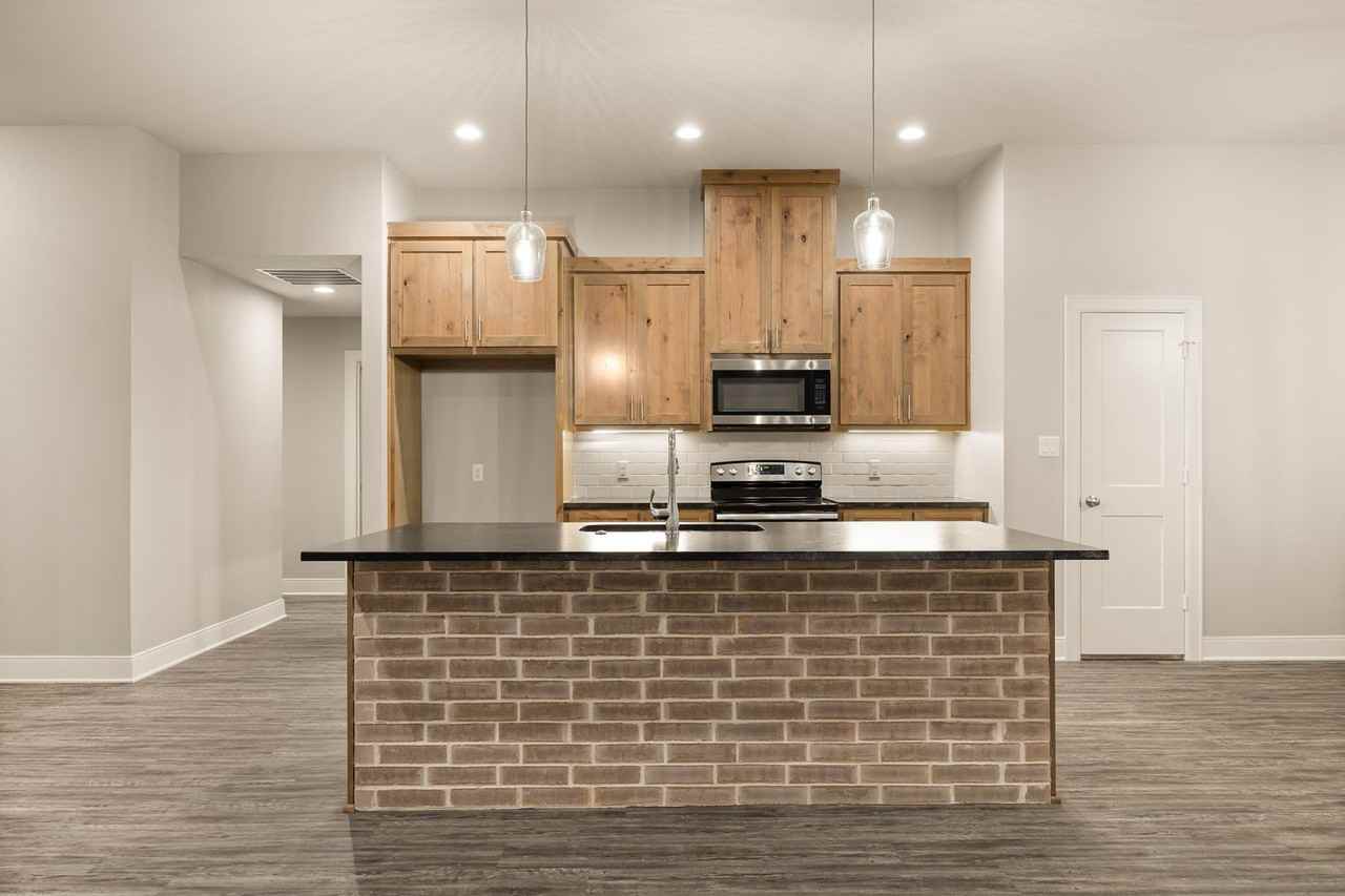 1621 1621 Legacy Drive - Photo 3 of 18
