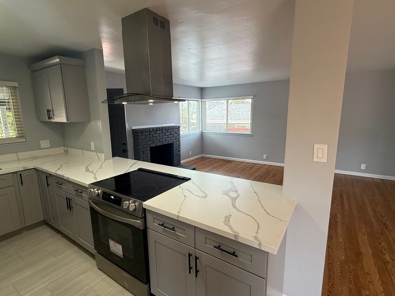 2615 Henry Ave - Photo 3 of 26