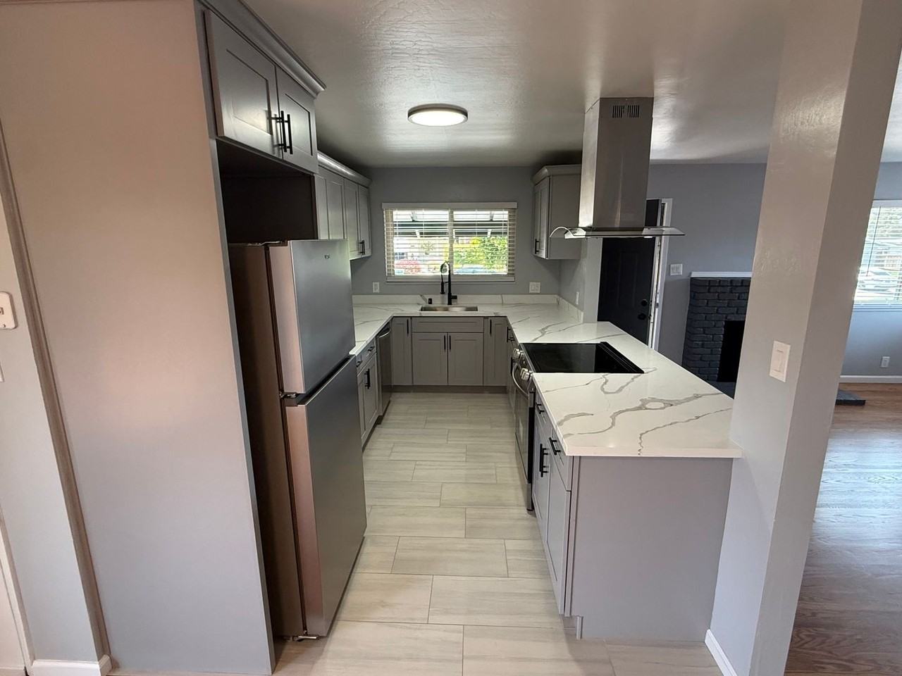 2615 Henry Ave - Photo 2 of 26