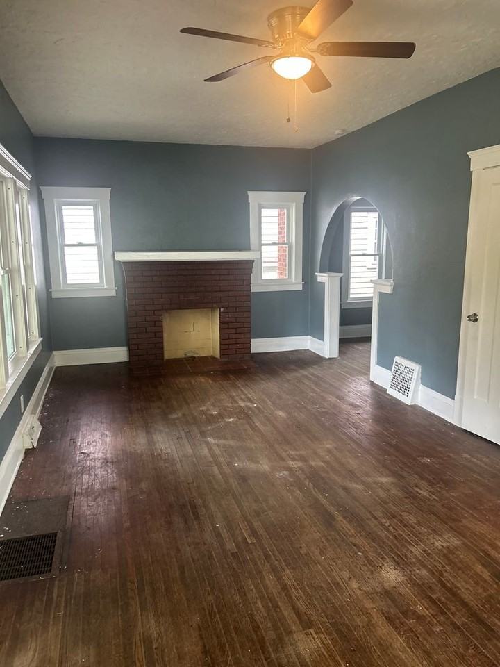 408 9th St - Photo 4 of 12