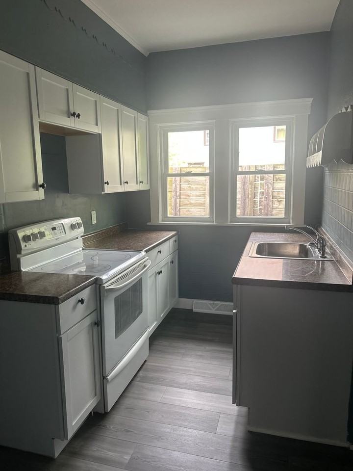 408 9th St - Photo 6 of 12