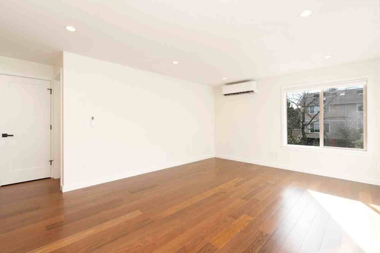 4501 Fremont Ave N - Photo 3 of 9
