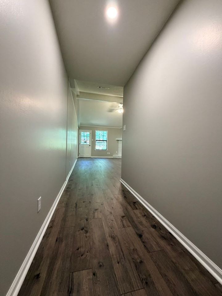 306 Lynnewood Dr - Photo 3 of 19