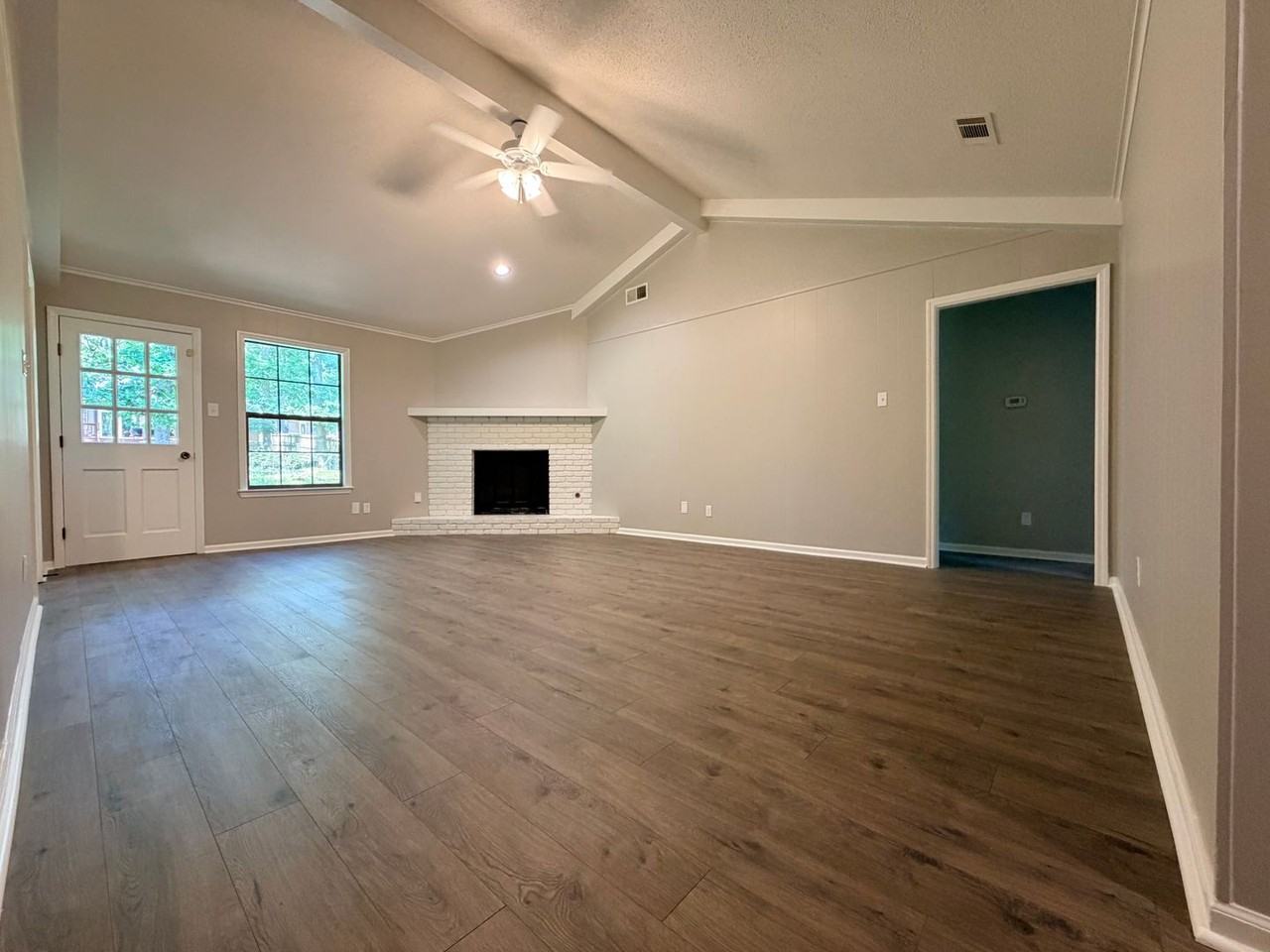 306 Lynnewood Dr - Photo 4 of 19