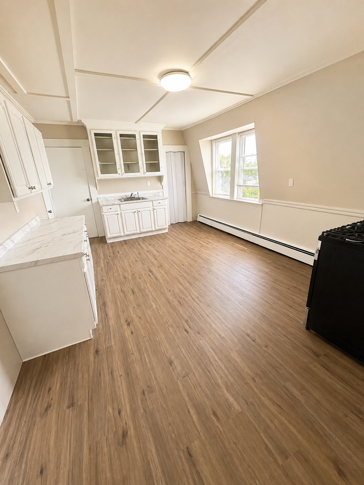 126 Beech St - Photo 2 of 7