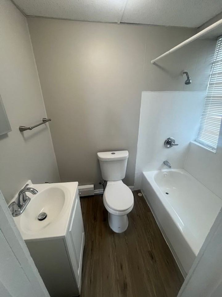 126 Beech St - Photo 3 of 7