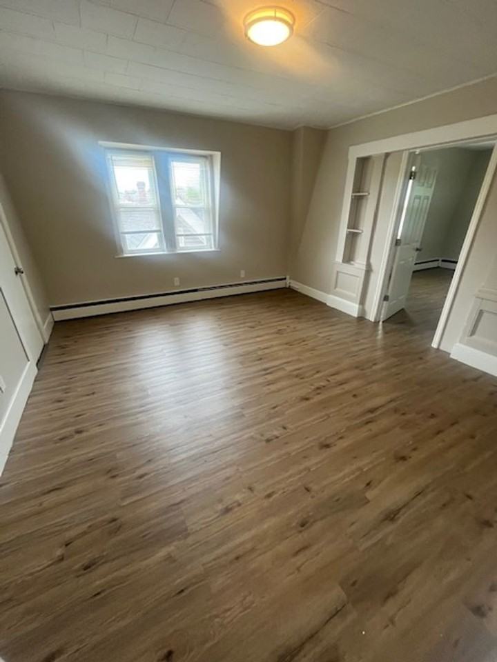 126 Beech St - Photo 4 of 7