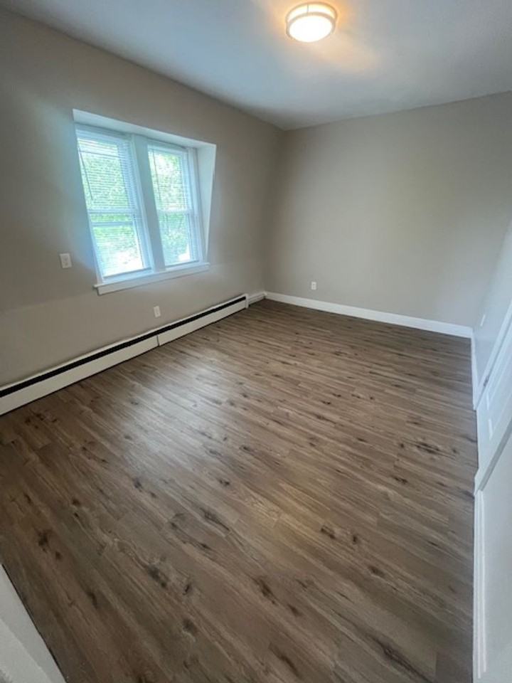 126 Beech St - Photo 5 of 7