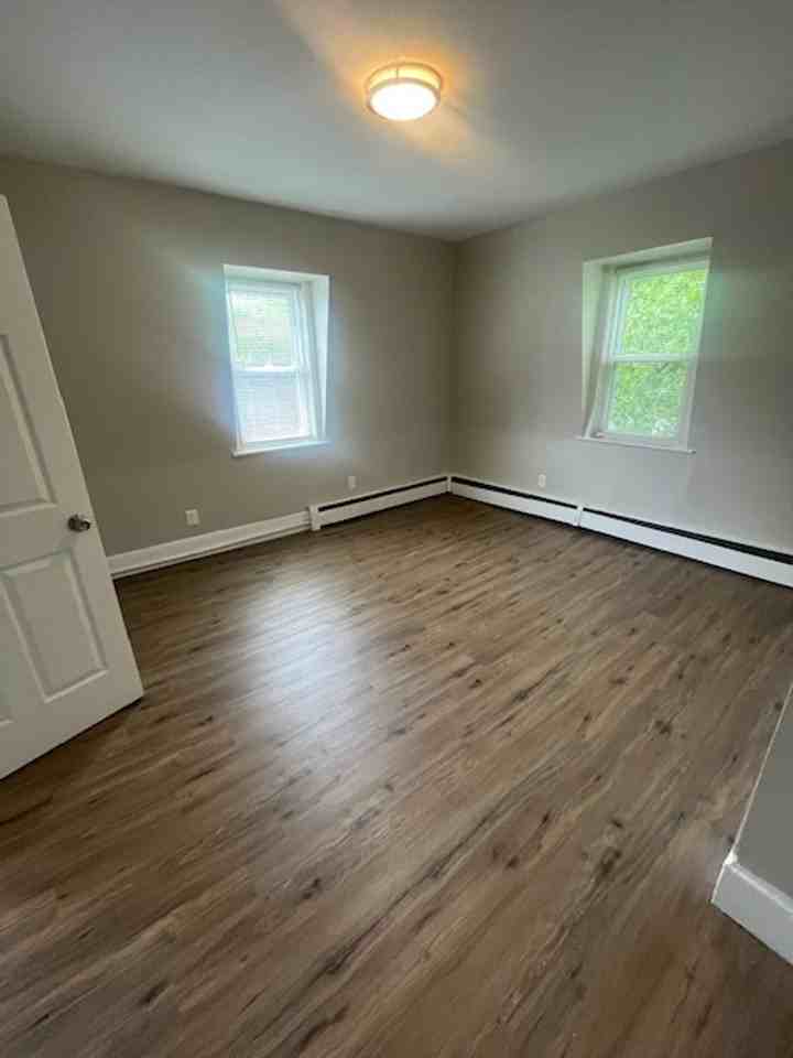 126 Beech St - Photo 6 of 7