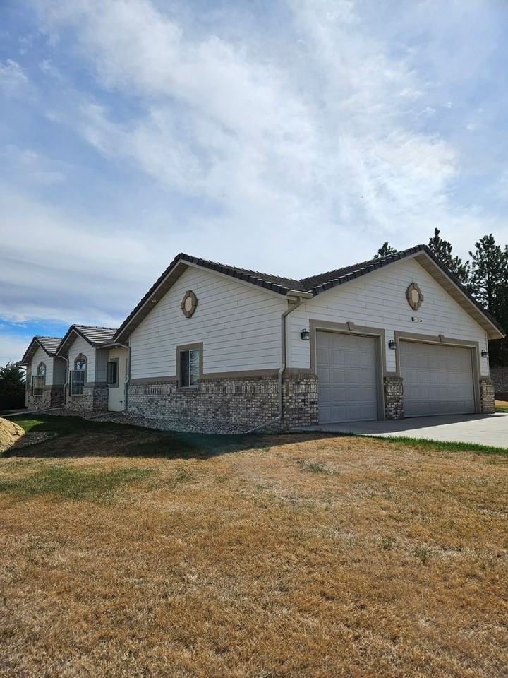 4144 Augusta Dr - Photo 3 of 35