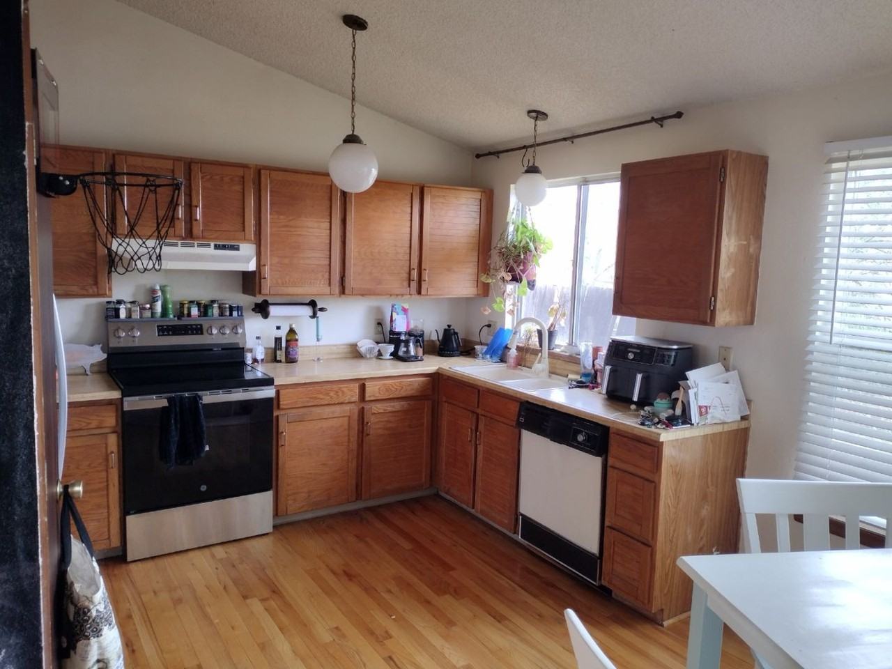 325 Eisenhower Dr - Photo 3 of 12