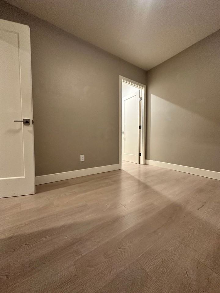 1131 Warren Street - Photo 5 of 29