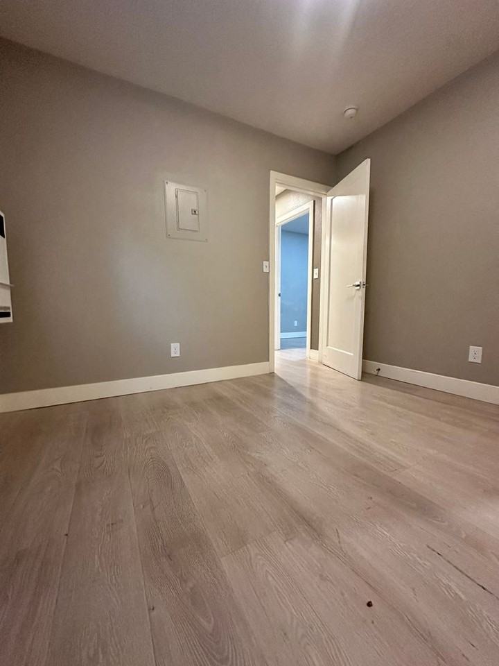 1131 Warren Street - Photo 7 of 29