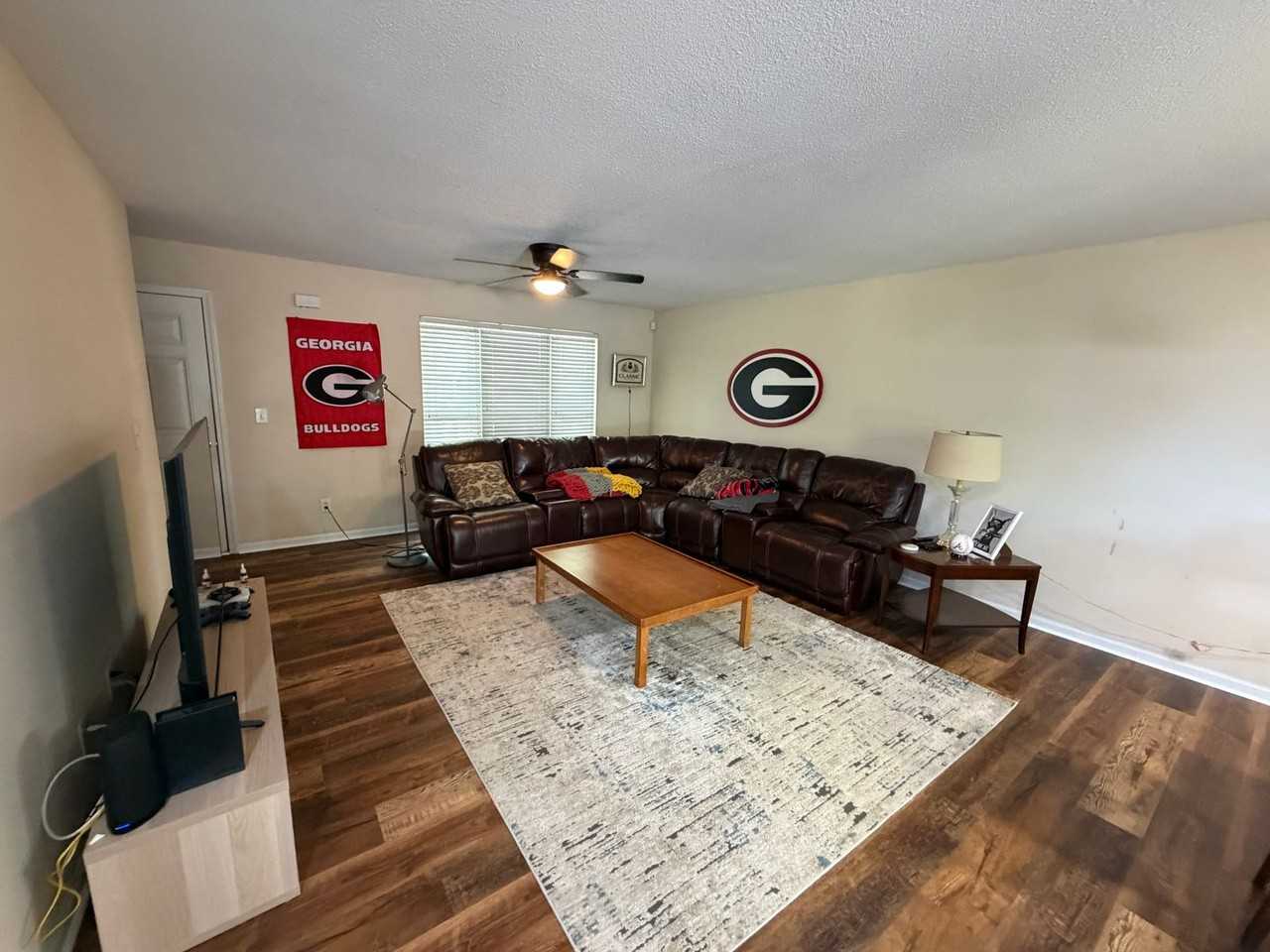 318 Bridgewater Cir - Photo 2 of 11