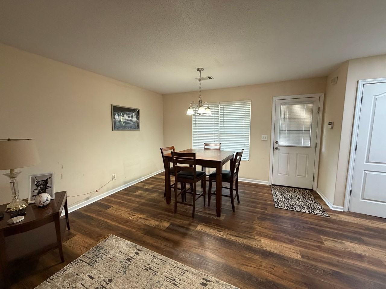 318 Bridgewater Cir - Photo 3 of 11