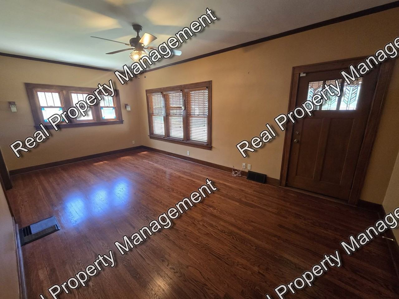 822 Jefferson St - Photo 2 of 15