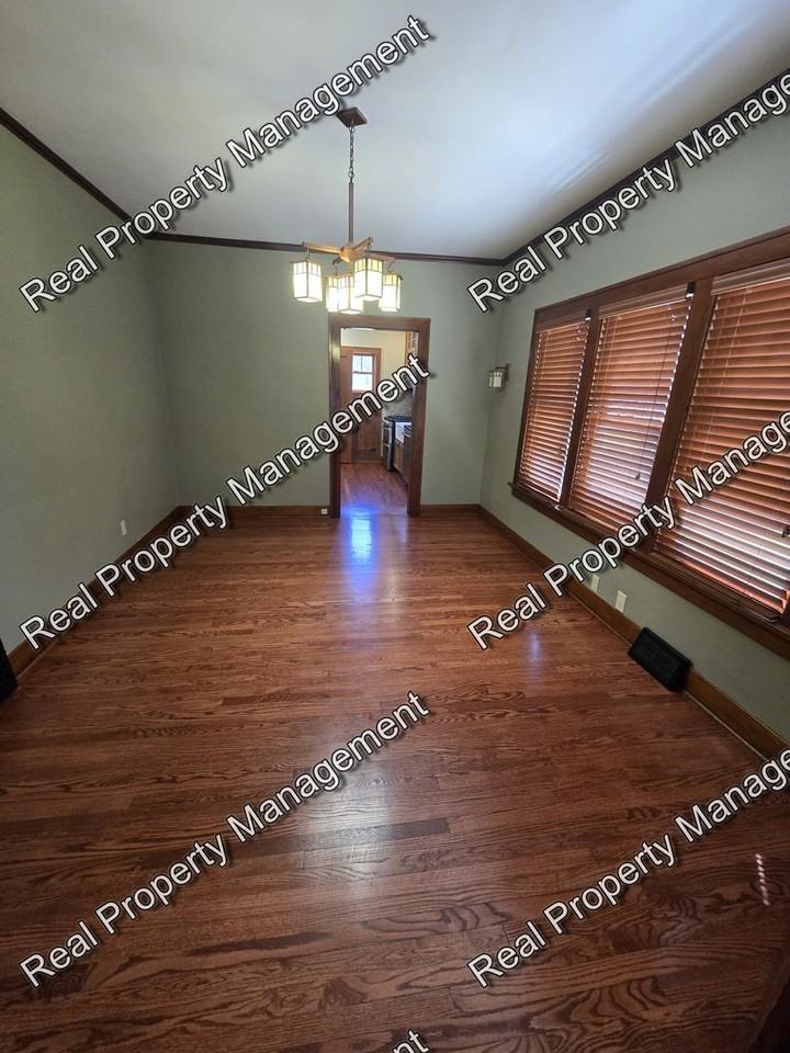 822 Jefferson St - Photo 3 of 15