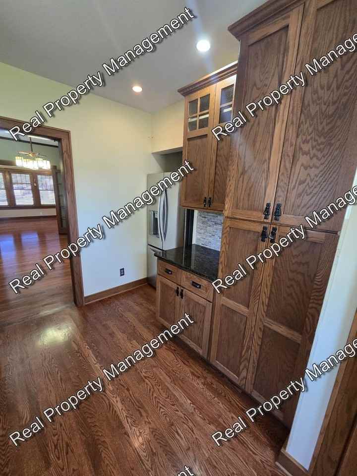 822 Jefferson St - Photo 5 of 15