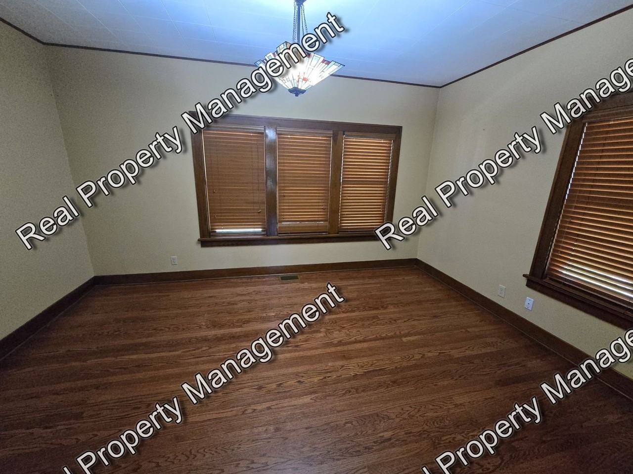822 Jefferson St - Photo 7 of 15