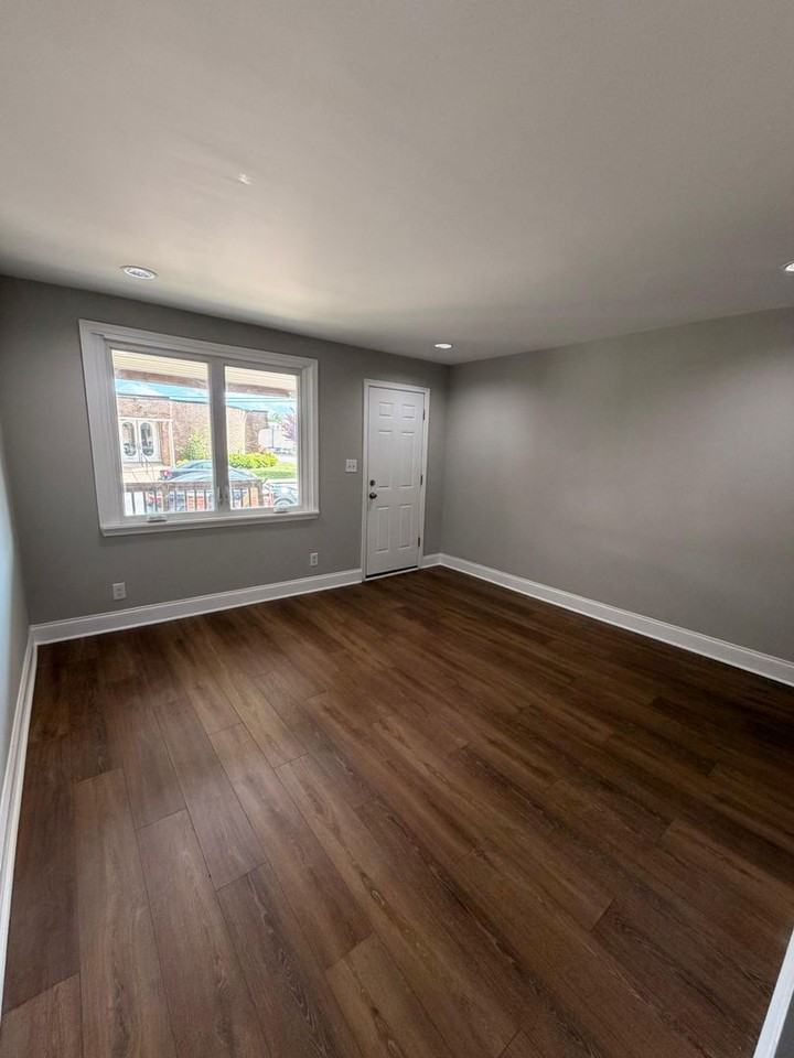 108 Chestnut St - Photo 3 of 8