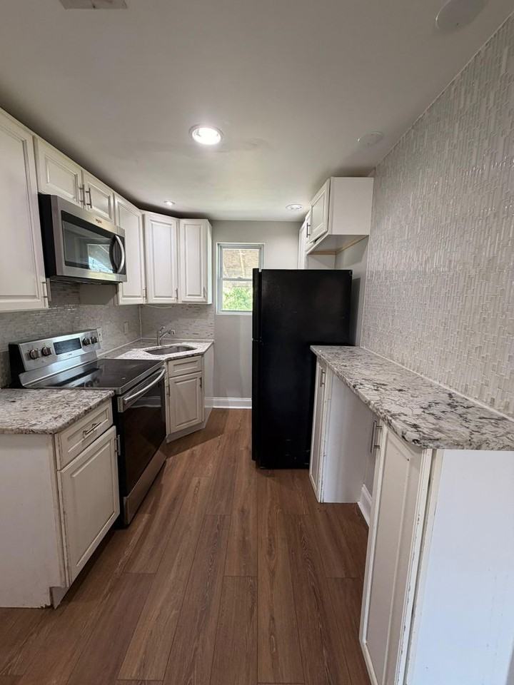 108 Chestnut St - Photo 4 of 8