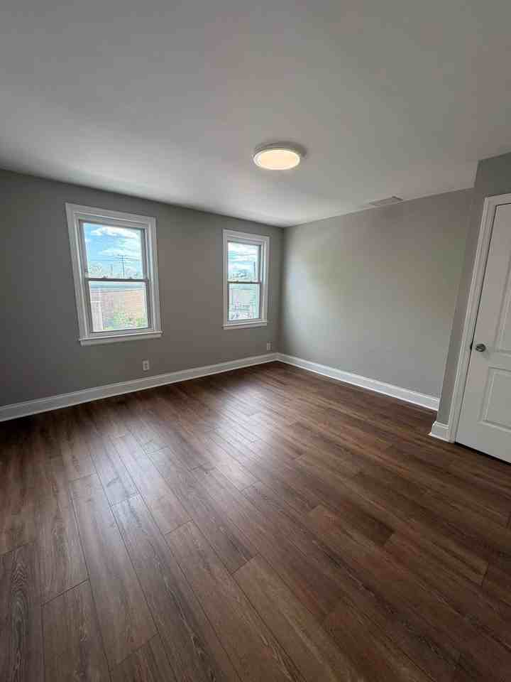 108 Chestnut St - Photo 5 of 8