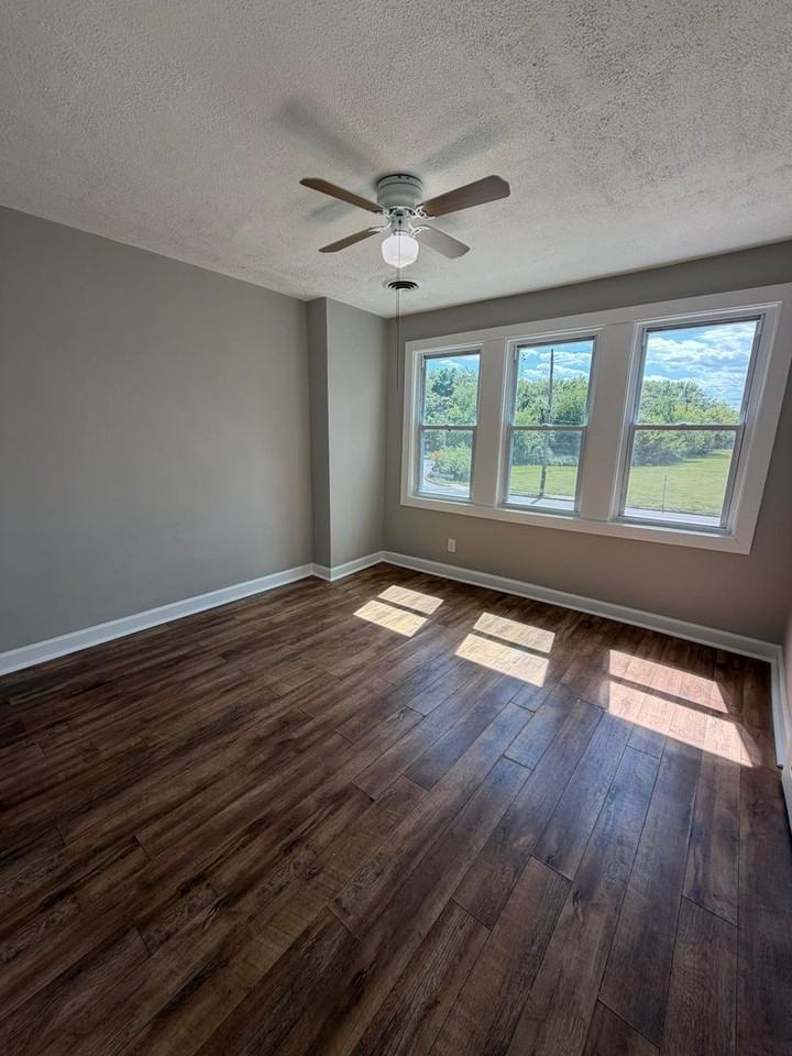 3231 Dundalk Ave - Photo 4 of 6