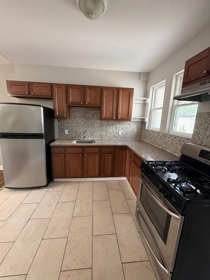 3231 Dundalk Ave - Photo 5 of 6