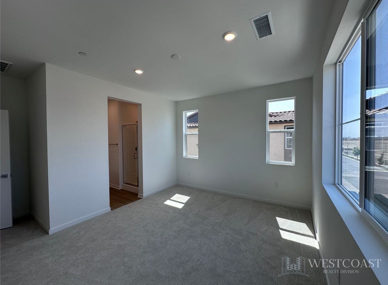 5954 Catskills Ct - Photo 7 of 37