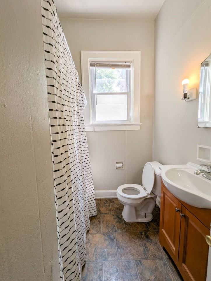 2322 Stratford - Photo 3 of 19