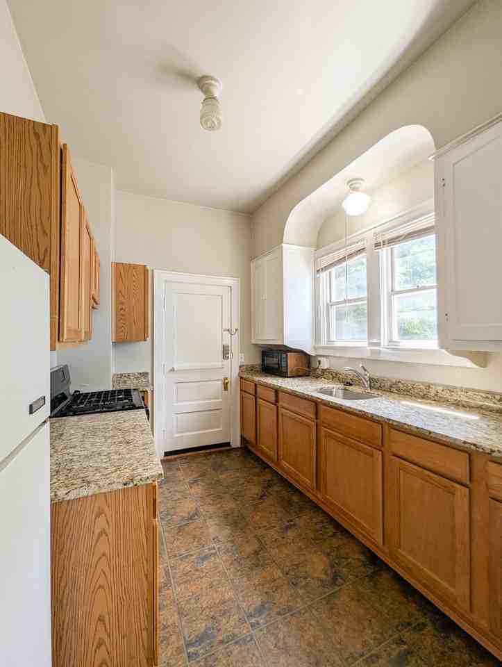 2322 Stratford - Photo 4 of 19