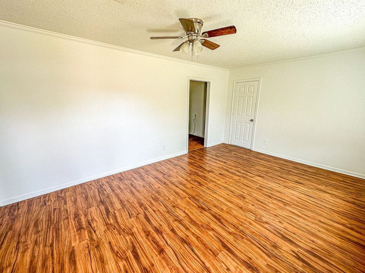 4009 James Ave - Photo 2 of 9
