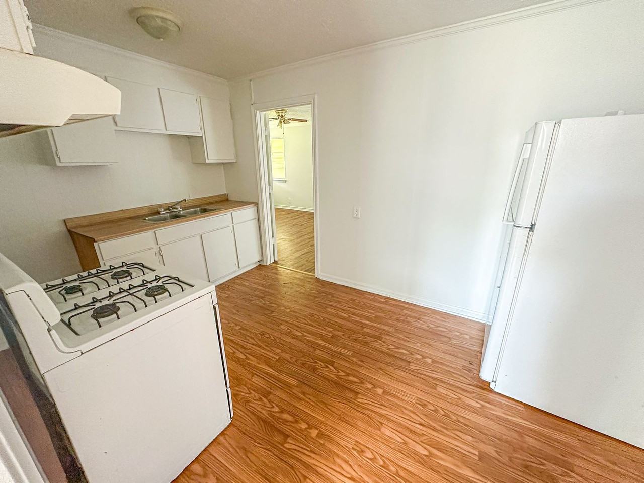 4009 James Ave - Photo 3 of 9