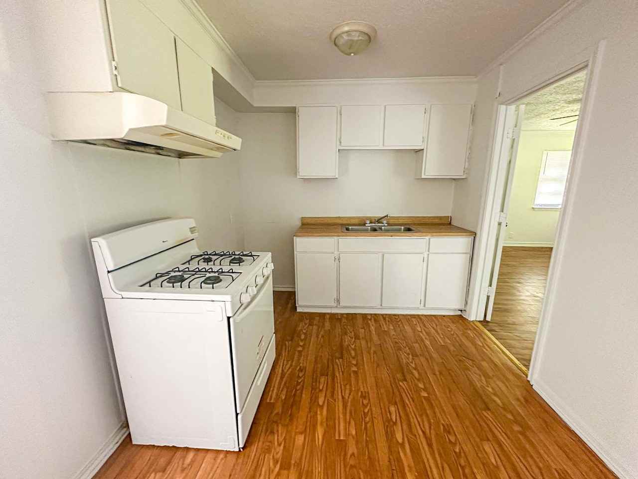 4009 James Ave - Photo 4 of 9