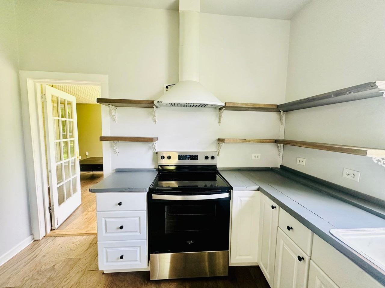 1731 Walnut St - Photo 6 of 15