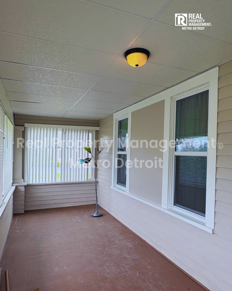 2175 W Auburn Rd - Photo 2 of 21