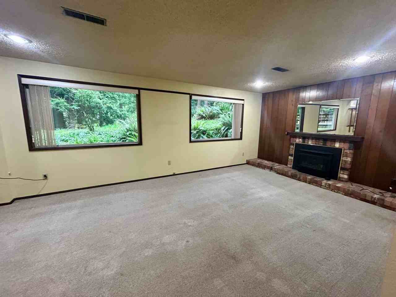 1486 Oriental Ave - Photo 5 of 35
