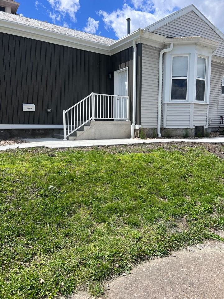 1039 State - Photo 2 of 16