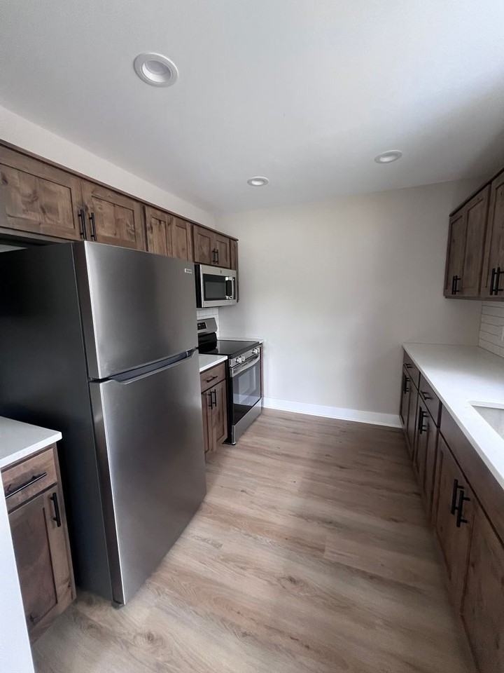 1039 State - Photo 3 of 16