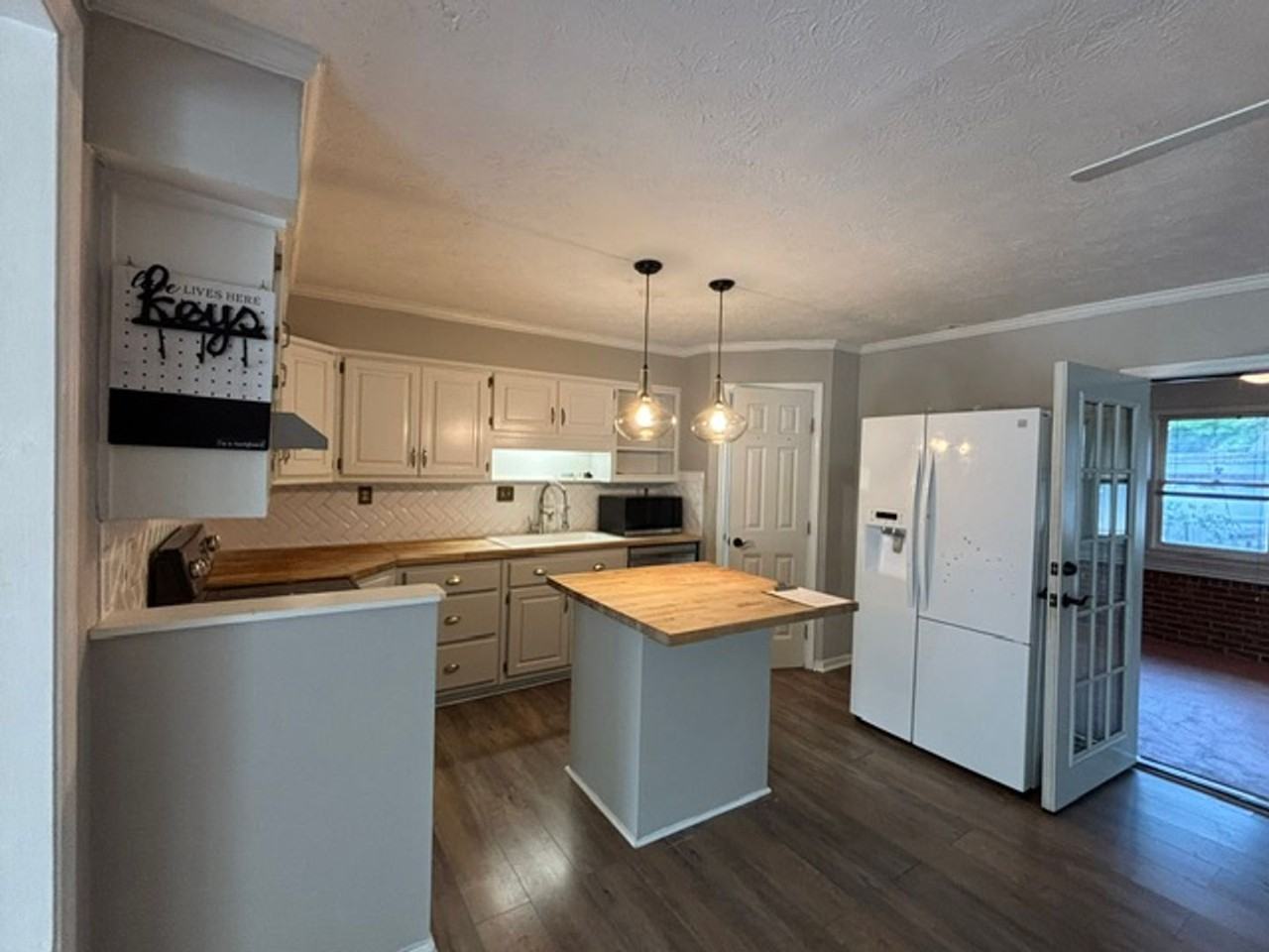 6525 Gregg Dr - Photo 3 of 29