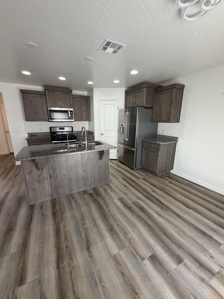 3265 S Fossil Hills Dr - Photo 2 of 16