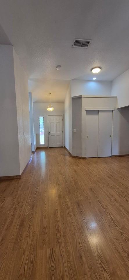 642 Silvertop Way - Photo 4 of 30