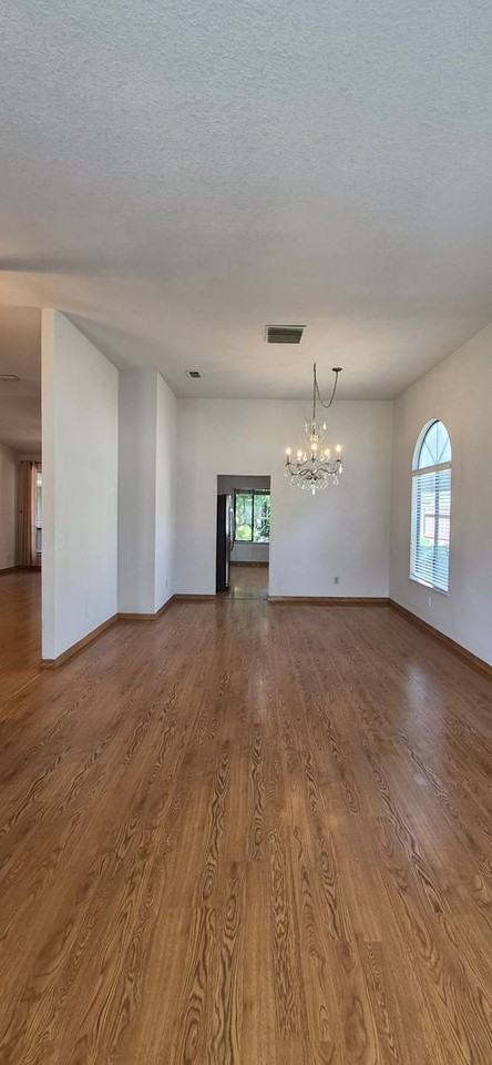 642 Silvertop Way - Photo 7 of 30